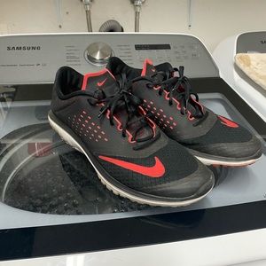 Nike running snickers